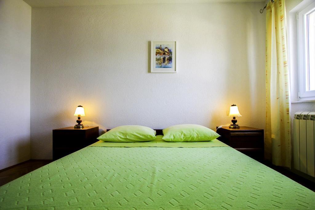 Apartments Zlatka トロギール 部屋 写真