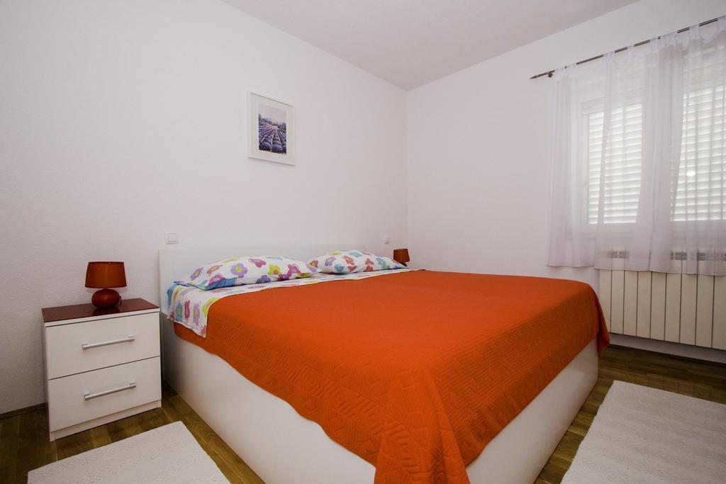 Apartments Zlatka トロギール 部屋 写真