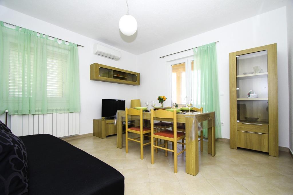 Apartments Zlatka トロギール 部屋 写真