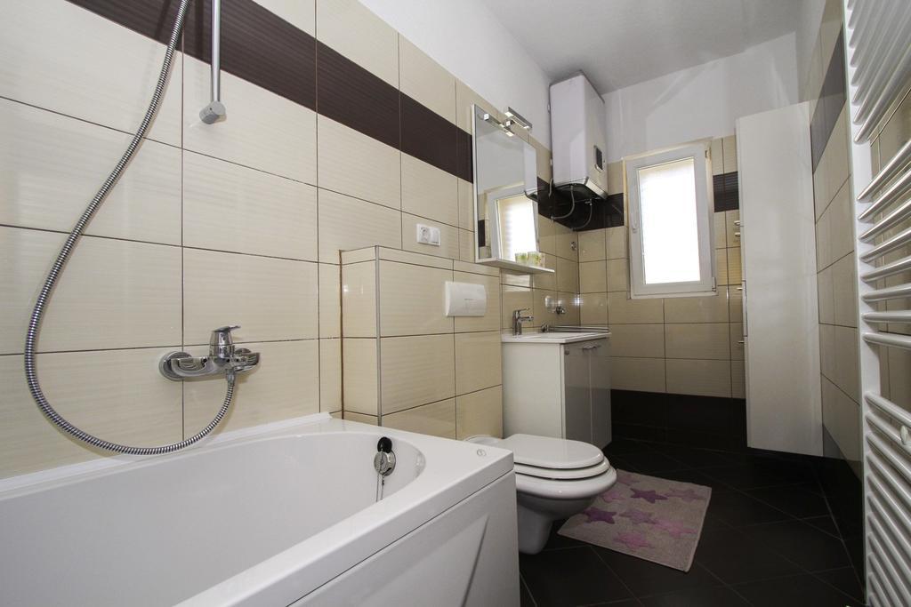 Apartments Zlatka トロギール 部屋 写真